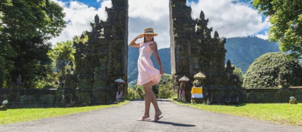 Bali Calling! 10 Outfit Liburan Kece untuk Perempuan
