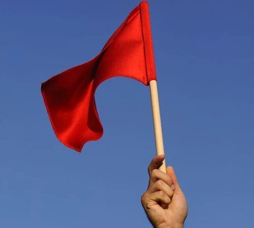 Red Flag yang Menyamar Jadi Green Flag? Hati-Hati, Girls!
