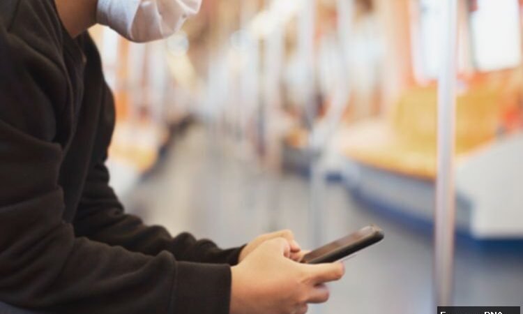 5 Tips Bawa Smartphone dengan Aman Saat Traveling
