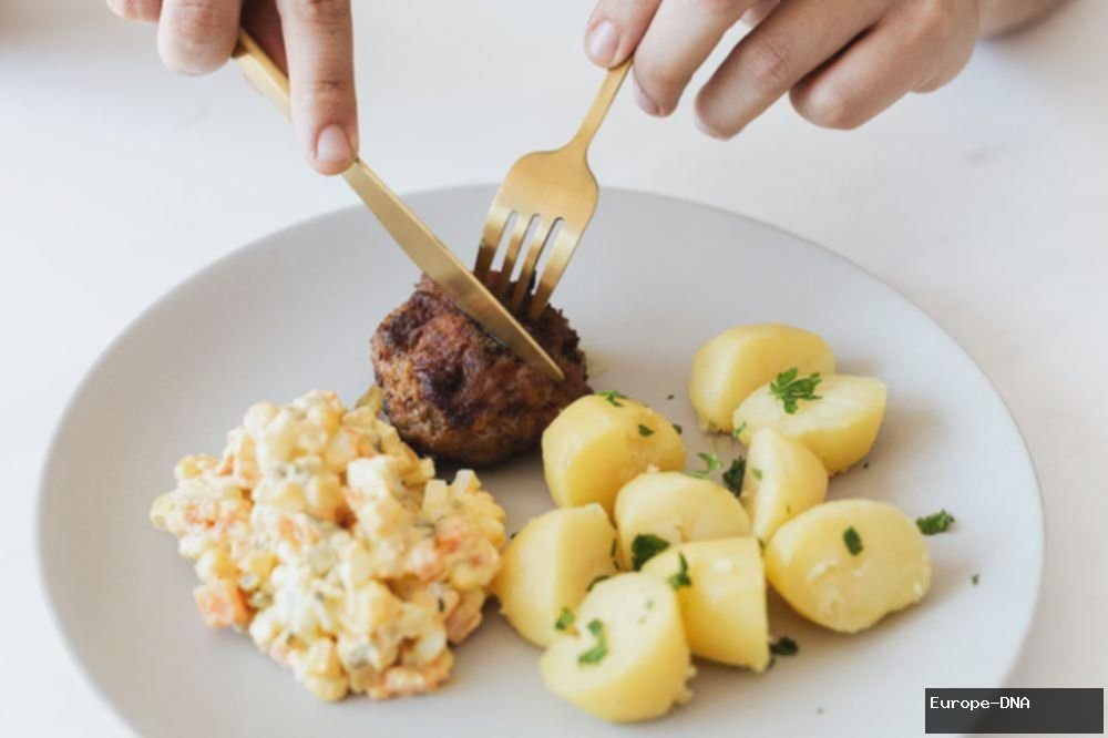 7 Etika Makan atau Table Manner yang Penting untuk Diketahui