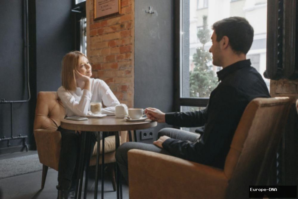 5 Zodiak Cowok yang Paling Jago Flirting, Hobinya Menggoda