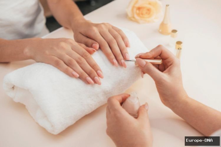 Waspadai Paparan UVA dari Lampu Nail Art, Bisa Picu Penuaan Dini dan Kanker Kulit