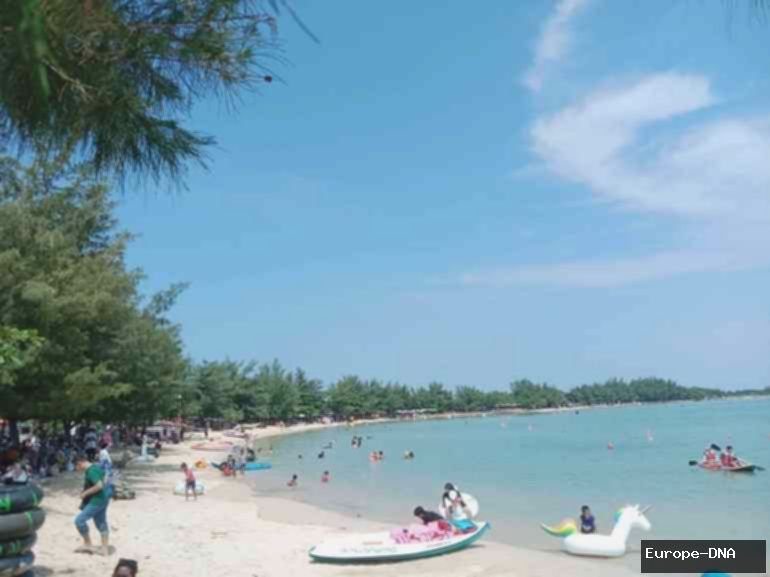 Bawa Keluarga, Bayar Parkir Saja! Liburan di Pantai Jepara yang Instagramable